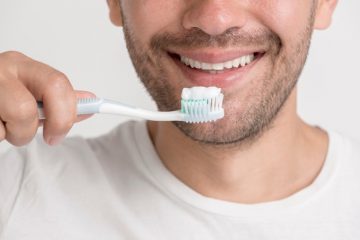 Nevidni zobni aparat invisalign omogoča lažjo ustno higieno